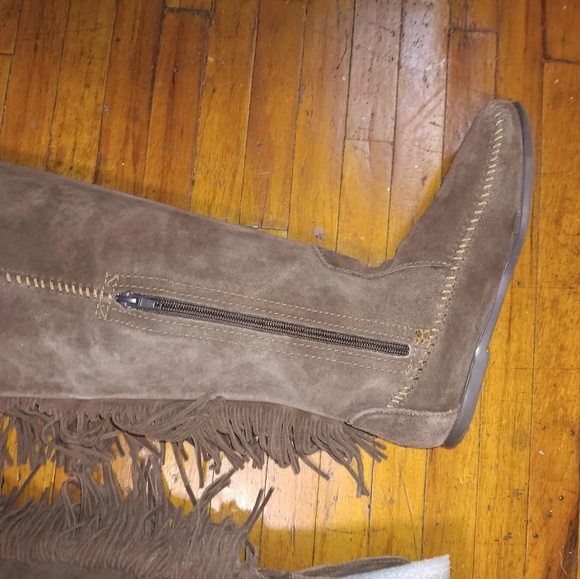 Minnetonka over the knee moccasins - Picture 3 of 4